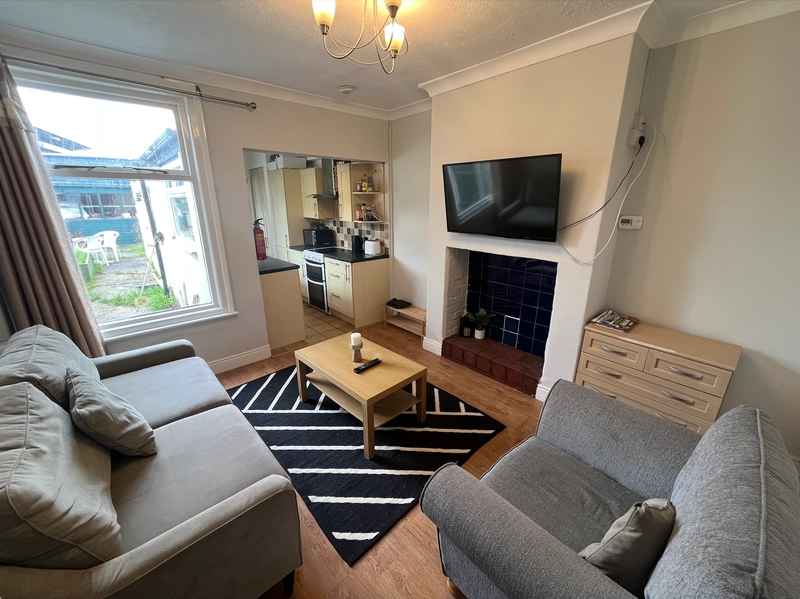 SPARE ROOMS - Sausthorpe Street, 4 Bedroom, - Thumbnail 6